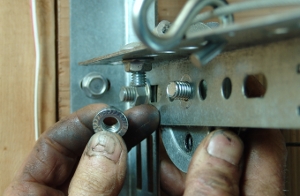Remove the nut.
